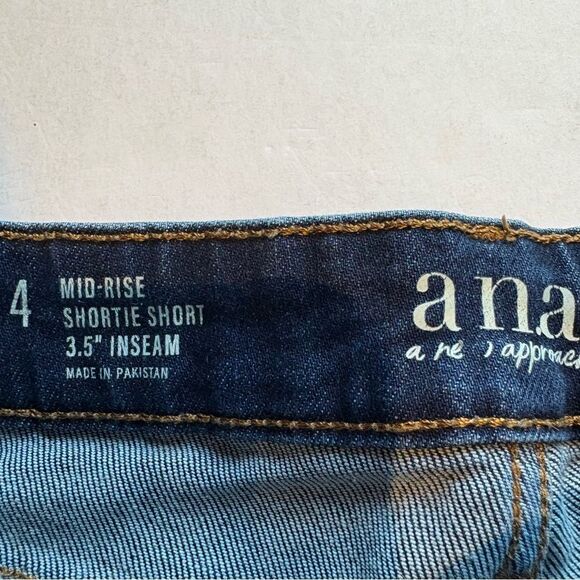 a.n.a. Women's Mid Rise Denim Shortie Shorts Blue Size 4 Cuffed - Picture 2 of 5